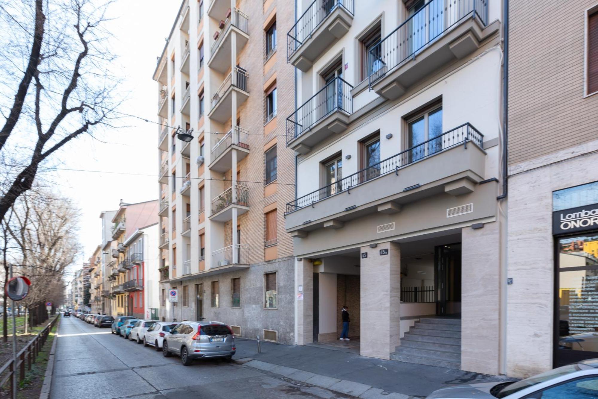 Bullona Elegant Apartment Milan Bagian luar foto